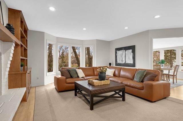 5847 Long Brake Trail, Edina, MN 55439