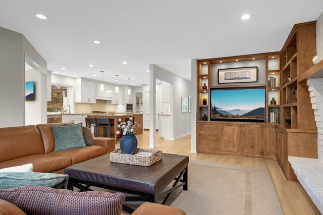5847 Long Brake Trail, Edina, MN 55439