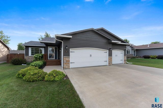 703 S Rosewood Dr Drive, Harrisburg, SD 57032