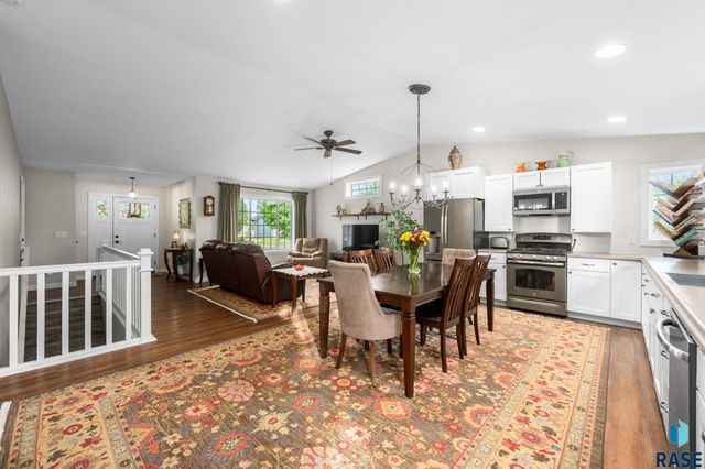 703 S Rosewood Dr Drive, Harrisburg, SD 57032