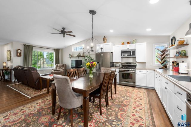703 S Rosewood Dr Drive, Harrisburg, SD 57032