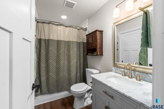 703 S Rosewood Dr Drive, Harrisburg, SD 57032