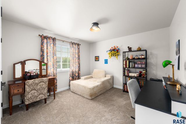 703 S Rosewood Dr Drive, Harrisburg, SD 57032