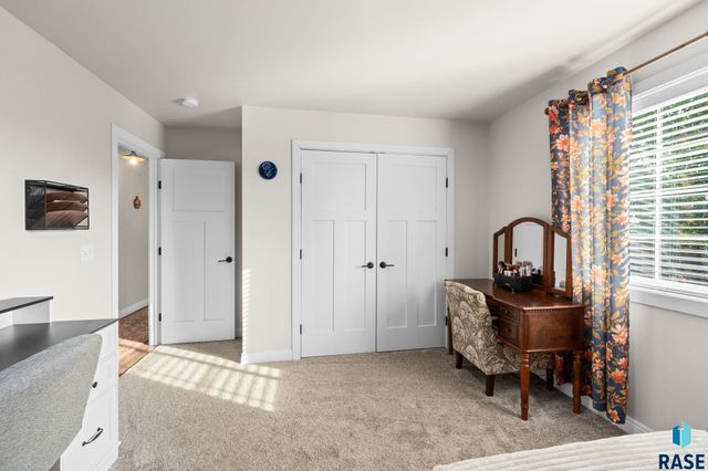 703 S Rosewood Dr Drive, Harrisburg, SD 57032