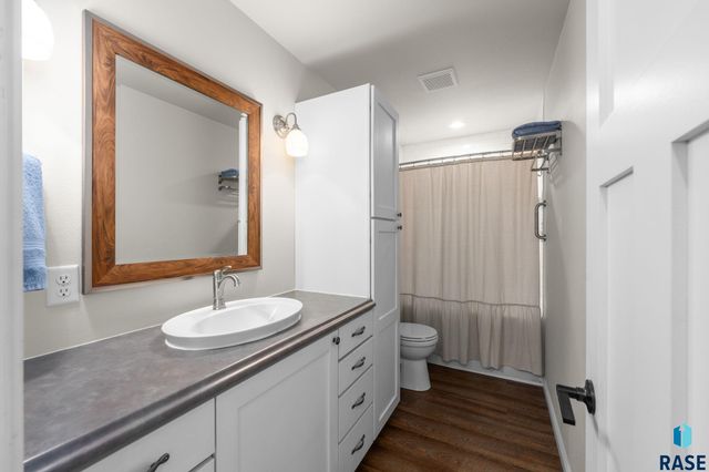 703 S Rosewood Dr Drive, Harrisburg, SD 57032