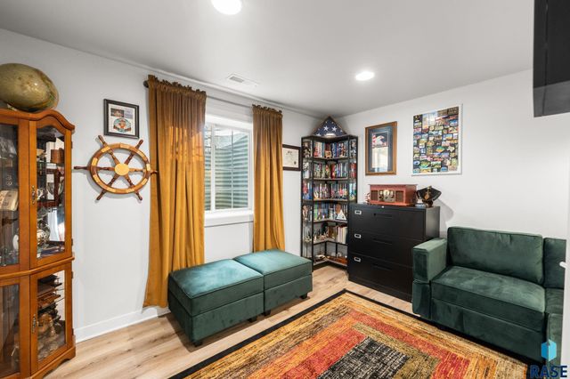 703 S Rosewood Dr Drive, Harrisburg, SD 57032
