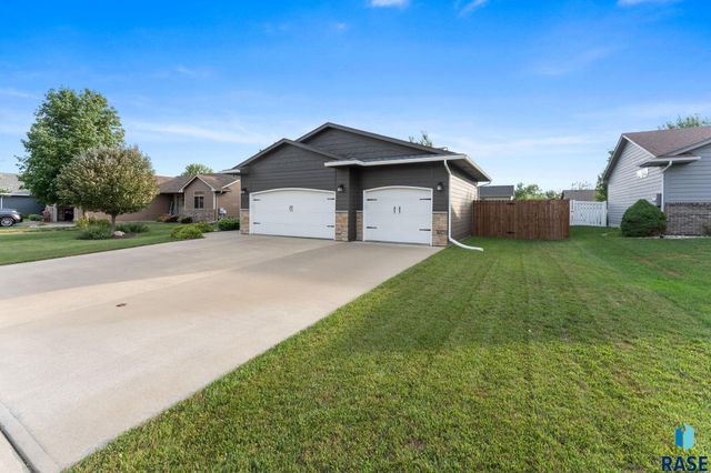 703 S Rosewood Dr Drive, Harrisburg, SD 57032