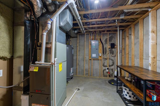 703 S Rosewood Dr Drive, Harrisburg, SD 57032