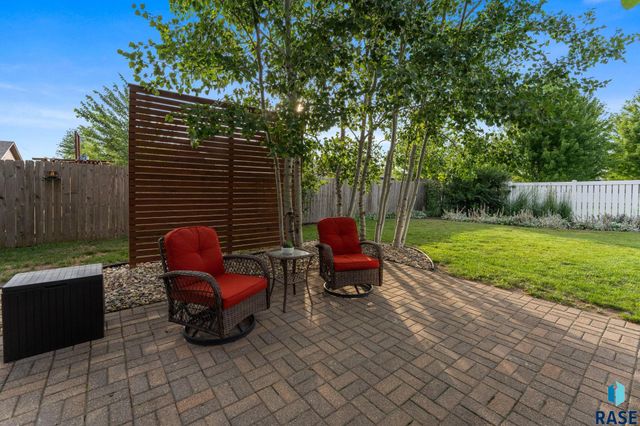 703 S Rosewood Dr Drive, Harrisburg, SD 57032