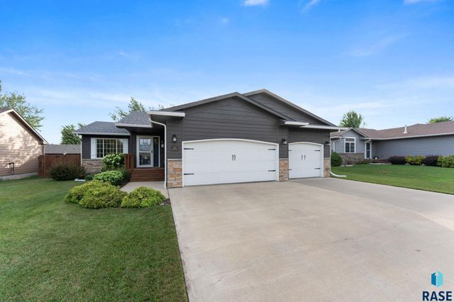 703 S Rosewood Dr Drive, Harrisburg, SD 57032