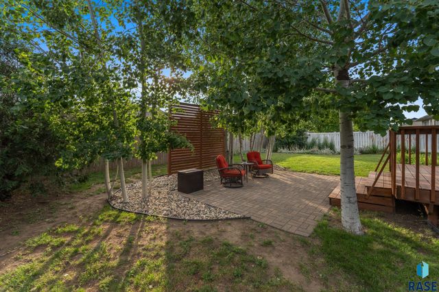 703 S Rosewood Dr Drive, Harrisburg, SD 57032