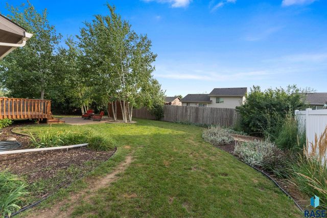 703 S Rosewood Dr Drive, Harrisburg, SD 57032