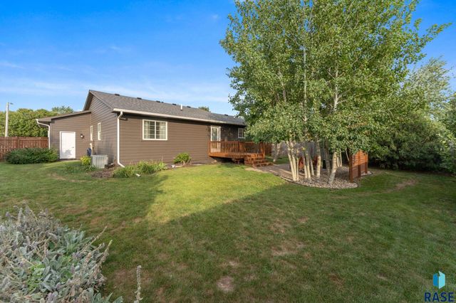 703 S Rosewood Dr Drive, Harrisburg, SD 57032