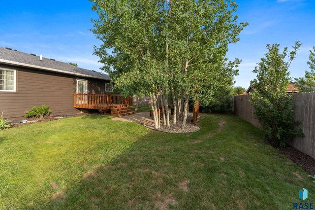 703 S Rosewood Dr Drive, Harrisburg, SD 57032