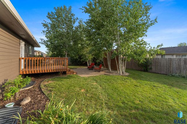 703 S Rosewood Dr Drive, Harrisburg, SD 57032