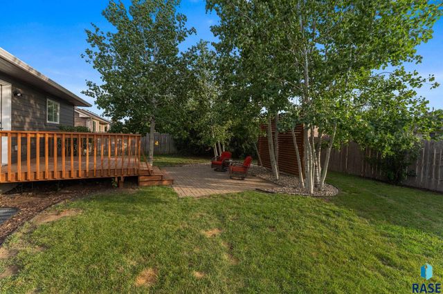 703 S Rosewood Dr Drive, Harrisburg, SD 57032