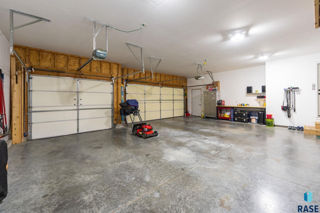 703 S Rosewood Dr Drive, Harrisburg, SD 57032