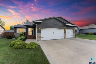 703 S Rosewood Dr Drive, Harrisburg, SD 57032