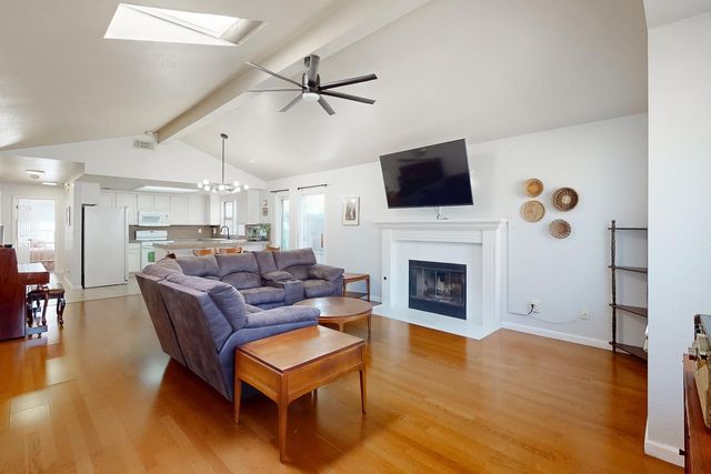1098 Gilliland Dr, Yuba City, CA 95991