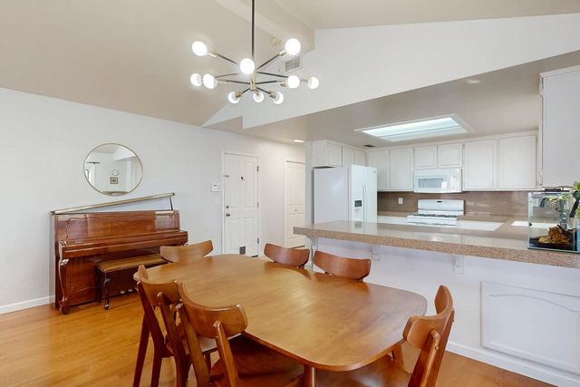 1098 Gilliland Dr, Yuba City, CA 95991