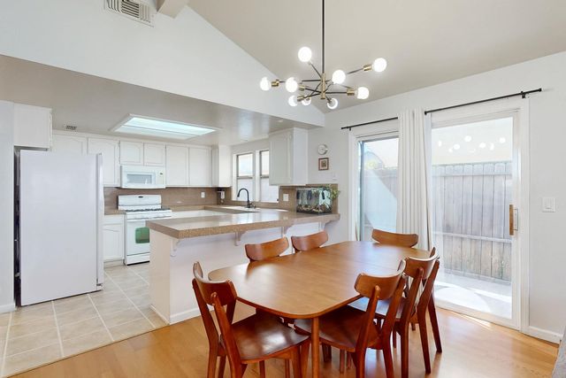1098 Gilliland Dr, Yuba City, CA 95991
