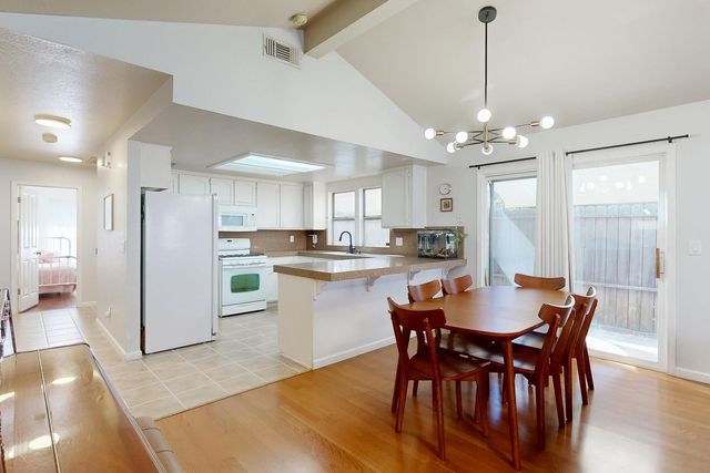 1098 Gilliland Dr, Yuba City, CA 95991