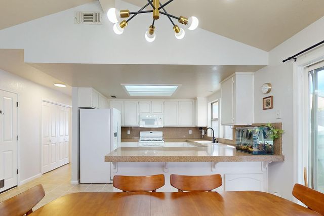 1098 Gilliland Dr, Yuba City, CA 95991