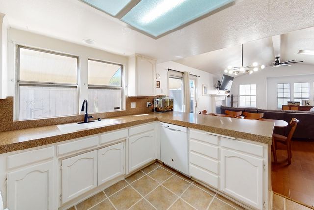 1098 Gilliland Dr, Yuba City, CA 95991