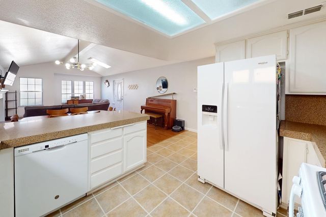 1098 Gilliland Dr, Yuba City, CA 95991
