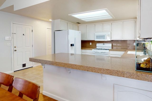 1098 Gilliland Dr, Yuba City, CA 95991