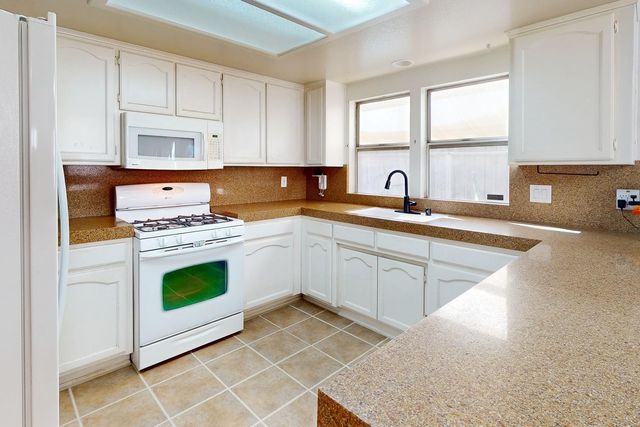 1098 Gilliland Dr, Yuba City, CA 95991