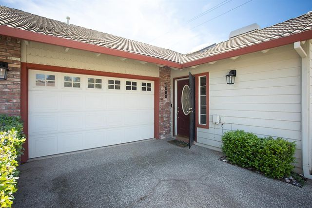 1098 Gilliland Dr, Yuba City, CA 95991