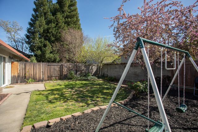 1098 Gilliland Dr, Yuba City, CA 95991