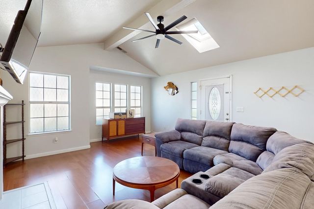 1098 Gilliland Dr, Yuba City, CA 95991