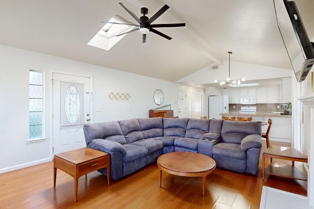 1098 Gilliland Dr, Yuba City, CA 95991