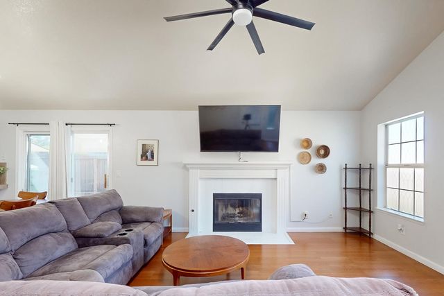 1098 Gilliland Dr, Yuba City, CA 95991