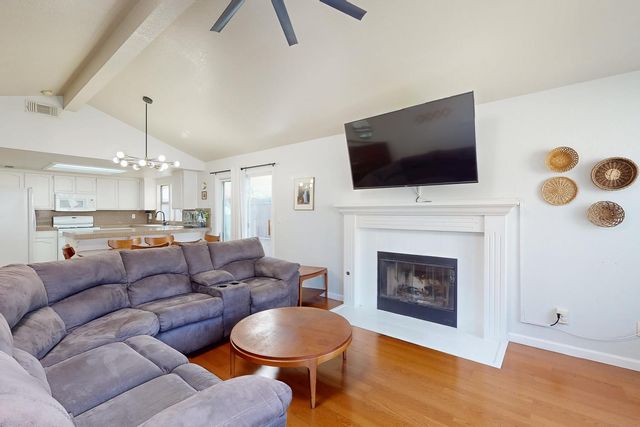1098 Gilliland Dr, Yuba City, CA 95991