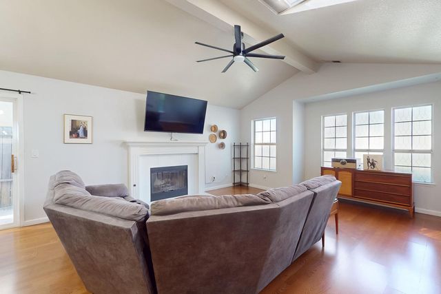 1098 Gilliland Dr, Yuba City, CA 95991