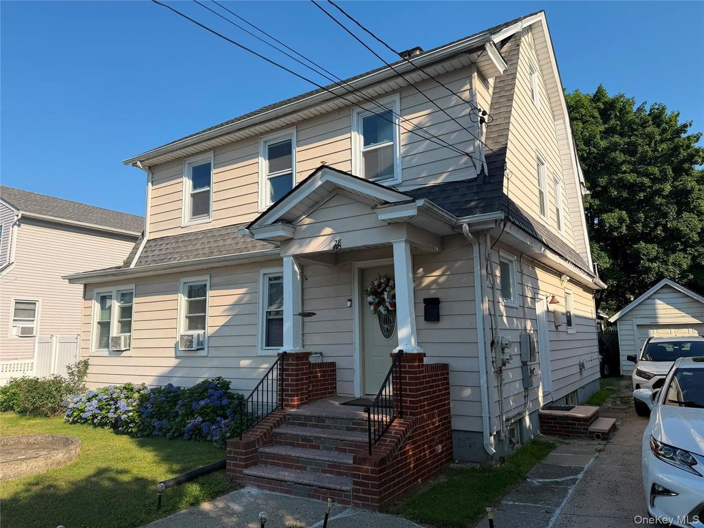 28 Stowe, Hempstead, NY 11550