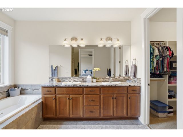 5805 Ne 121ST Way, Vancouver, WA 98686