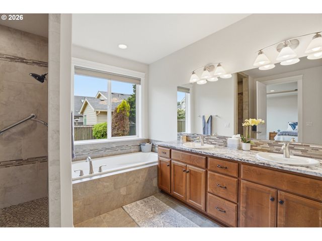 5805 Ne 121ST Way, Vancouver, WA 98686