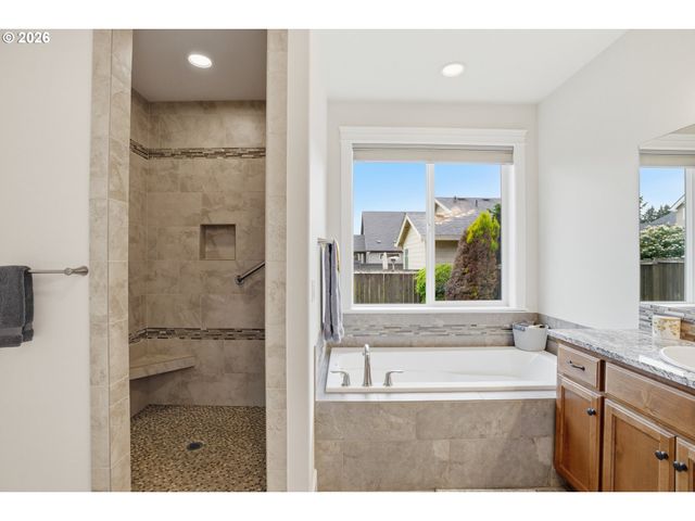 5805 Ne 121ST Way, Vancouver, WA 98686