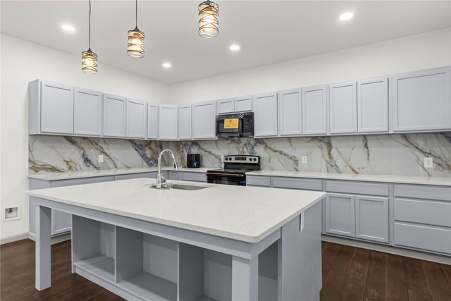 1207 E Russell Avenue, Carrollton, TX 75006