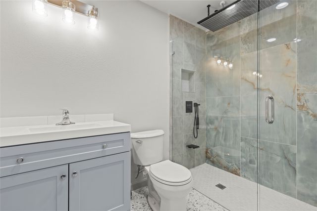 1207 E Russell Avenue, Carrollton, TX 75006