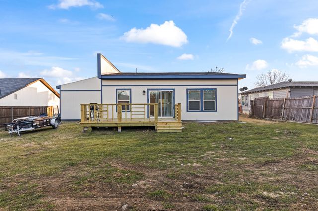 1207 E Russell Avenue, Carrollton, TX 75006