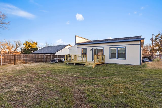 1207 E Russell Avenue, Carrollton, TX 75006