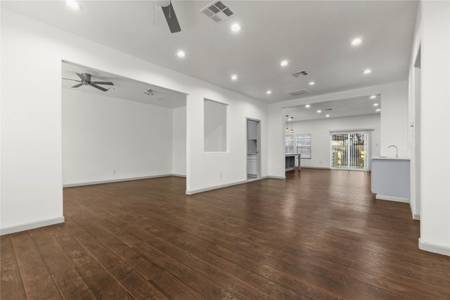 1207 E Russell Avenue, Carrollton, TX 75006