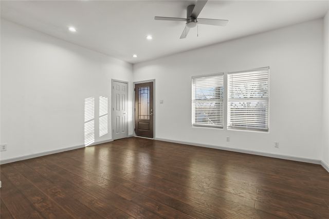 1207 E Russell Avenue, Carrollton, TX 75006