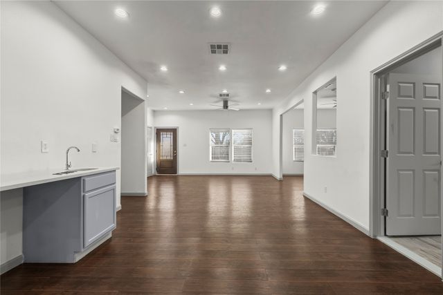 1207 E Russell Avenue, Carrollton, TX 75006