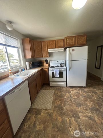 1431 W Sunset Drive, Moses Lake, WA 98837